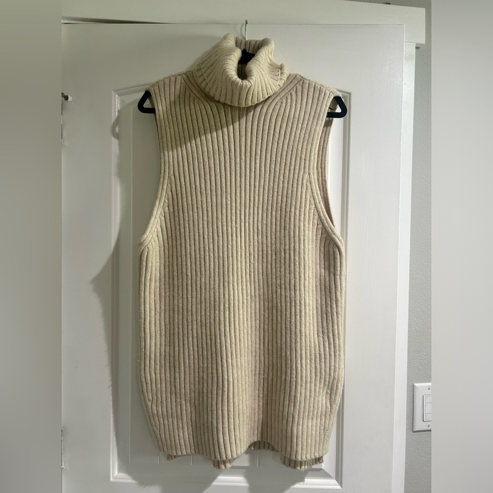 H&M ribbed sleeveless turtleneck sweater size M